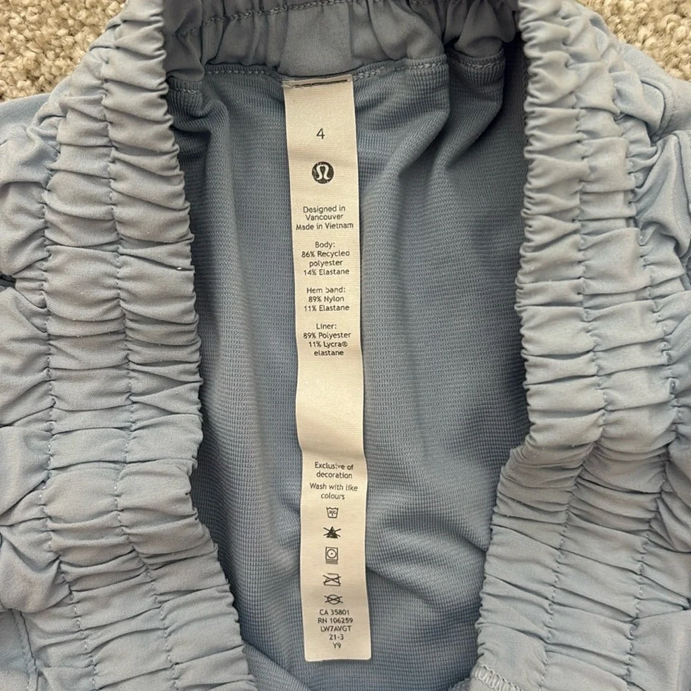 Lululemon Hotty Hot Blue Linen 4 inch Low Rise Lined Shorts Size 4 - Picture 3 of 6